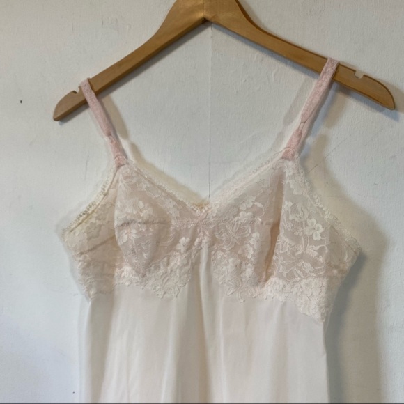 Vintage Vanity Fair Full Slip Blush Pink Lace 100% Nylon Nightie Womens Small 36 - Picture 2 of 13
